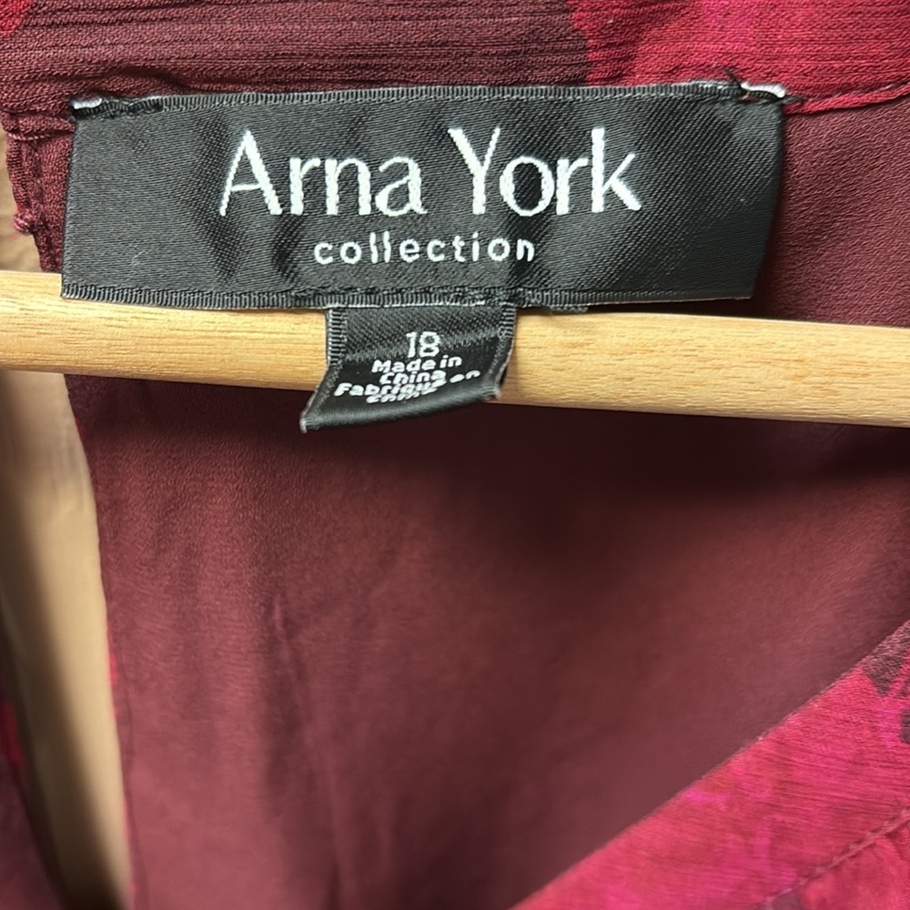 Arna York Tunic Top - Picture 10 of 13